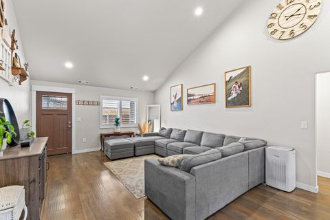 Tiny photo for 3228 Ramie Lane, White City, OR 97503 (MLS # 220211899)