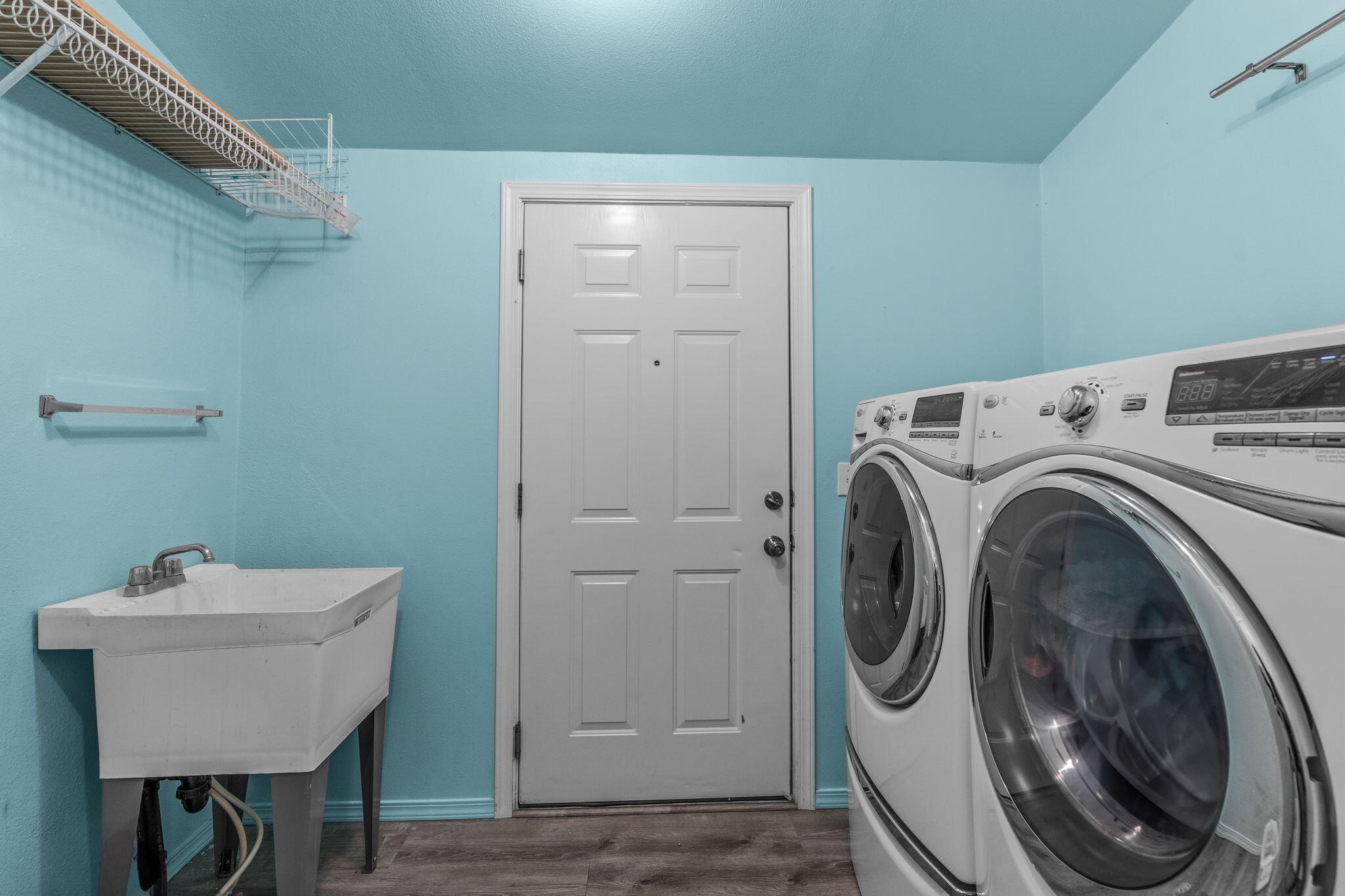 Ni Lah Sha Village - Residential