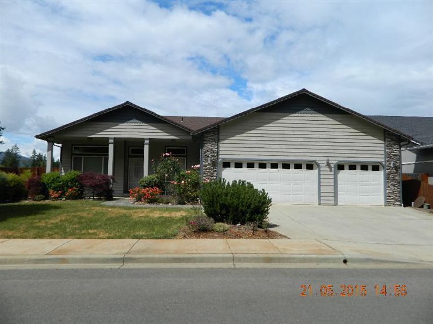 Like new custom designed home. Home features 4 bedrooms, 3 baths with tile entry, terrific open floor plan. Hickory cabinets, granite tile counters, jacuzzi tub in master and fans in all bedrooms. There is a 3 car garage and a sun room off of the master. Covered front and rear porch. Beautiful back yard with easy landscaping. All information deemed reliable but not verified, anyone considering the purchase of this property should perform their own investigation into the use and condition of property.