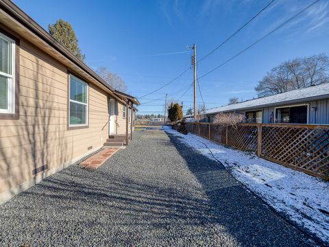 Tiny photo for 3218 Summers Lane, Klamath Falls, OR 97603 (MLS # 220213903)