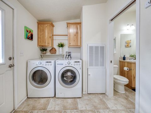 Tiny photo for 3218 Summers Lane, Klamath Falls, OR 97603 (MLS # 220213903)