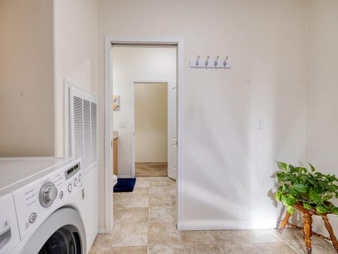 Tiny photo for 3218 Summers Lane, Klamath Falls, OR 97603 (MLS # 220213903)