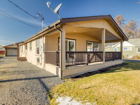 Tiny photo for 3218 Summers Lane, Klamath Falls, OR 97603 (MLS # 220213903)