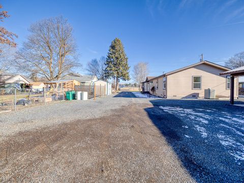 Tiny photo for 3218 Summers Lane, Klamath Falls, OR 97603 (MLS # 220213903)