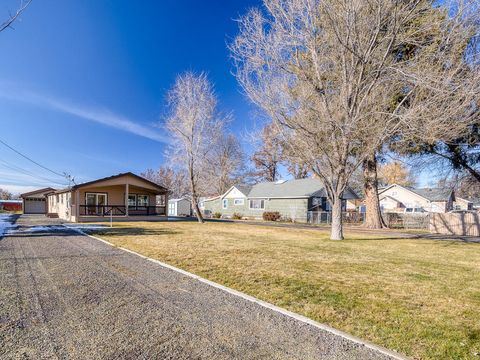 Photo of 3218 Summers Lane, Klamath Falls, OR 97603 (MLS # 220213903)