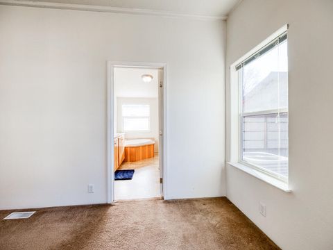 Tiny photo for 3218 Summers Lane, Klamath Falls, OR 97603 (MLS # 220213903)