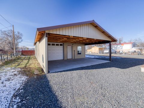 Tiny photo for 3218 Summers Lane, Klamath Falls, OR 97603 (MLS # 220213903)