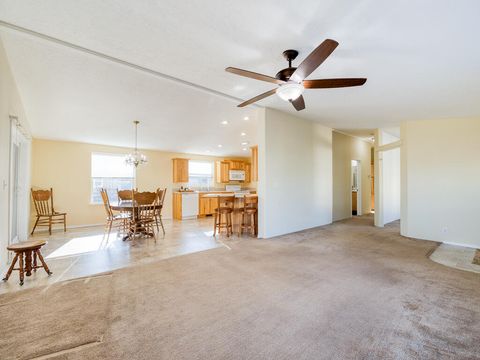 Tiny photo for 3218 Summers Lane, Klamath Falls, OR 97603 (MLS # 220213903)