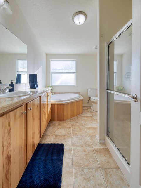 Tiny photo for 3218 Summers Lane, Klamath Falls, OR 97603 (MLS # 220213903)