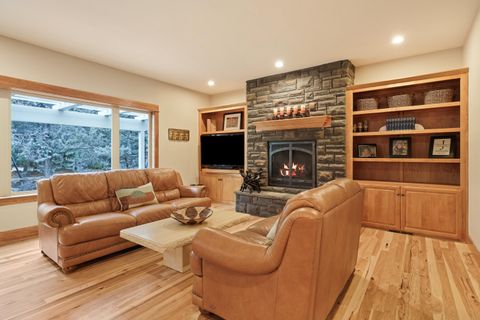 Tiny photo for 3437 NW Braid Drive, Bend, OR 97703 (MLS # 220214009)