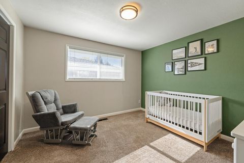 Tiny photo for 3830 La Marada Way, Klamath Falls, OR 97603 (MLS # 220211396)