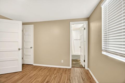 Tiny photo for 620 Berrydale Avenue, Medford, OR 97501 (MLS # 220214207)