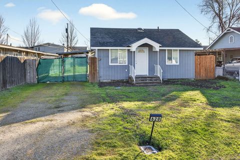 Tiny photo for 620 Berrydale Avenue, Medford, OR 97501 (MLS # 220214207)