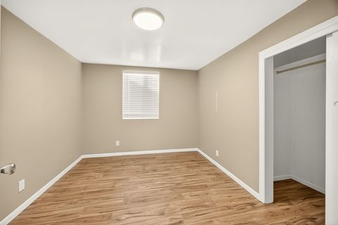 Tiny photo for 620 Berrydale Avenue, Medford, OR 97501 (MLS # 220214207)