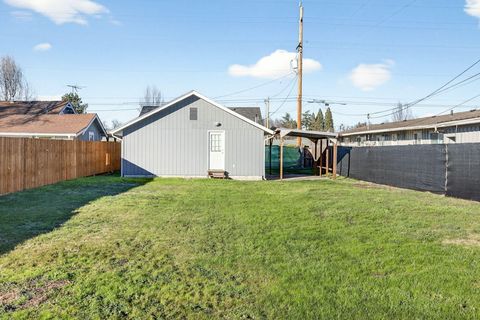 Tiny photo for 620 Berrydale Avenue, Medford, OR 97501 (MLS # 220214207)