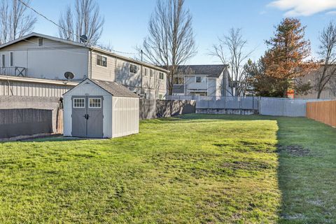 Tiny photo for 620 Berrydale Avenue, Medford, OR 97501 (MLS # 220214207)