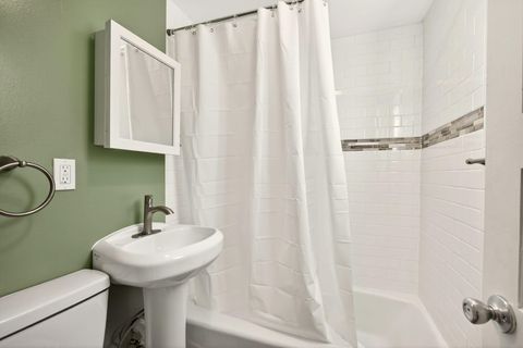 Tiny photo for 620 Berrydale Avenue, Medford, OR 97501 (MLS # 220214207)