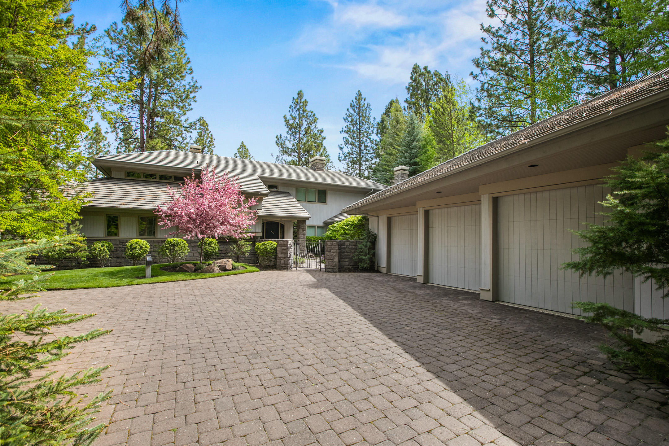 Broken Top - Residential