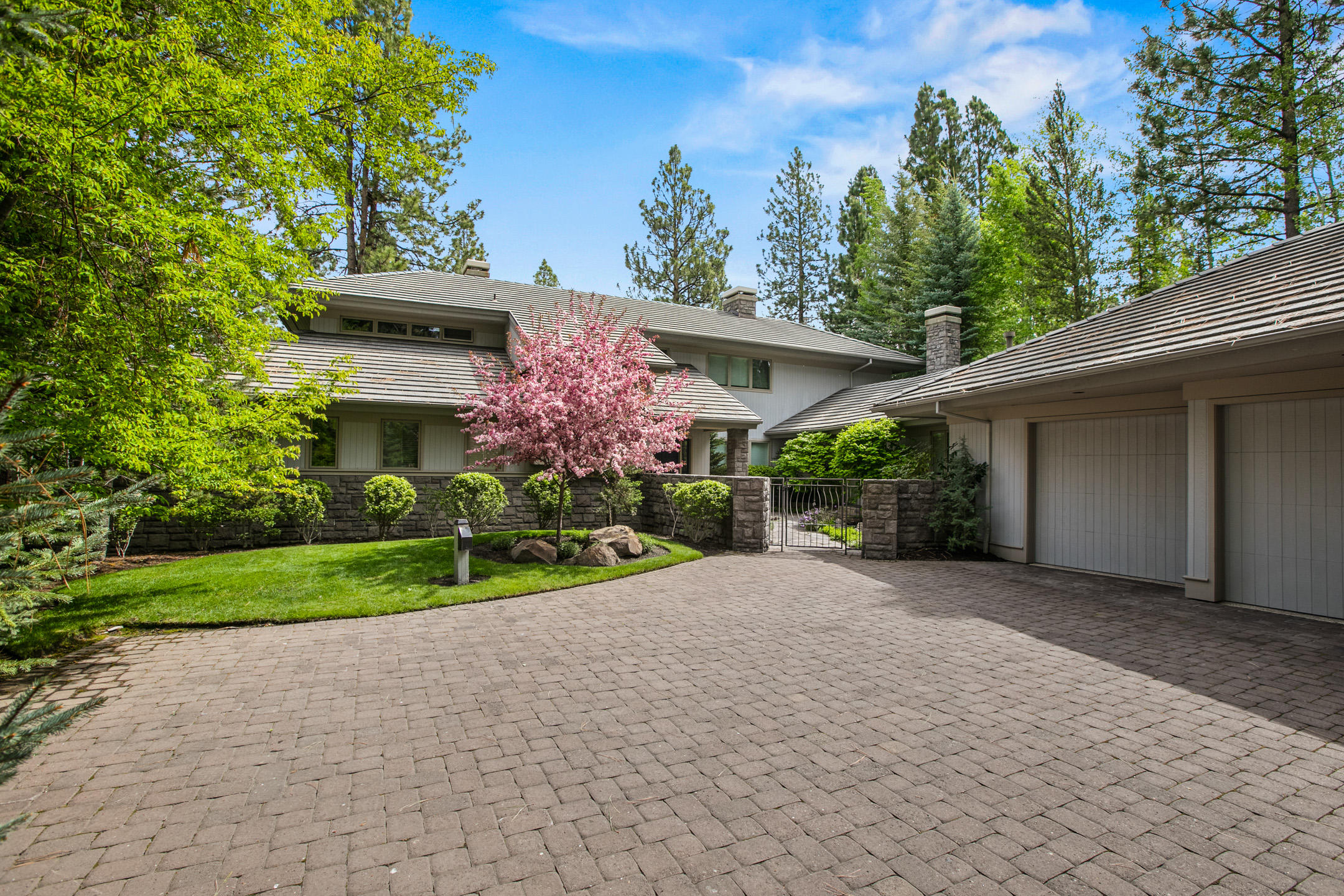 Broken Top - Residential