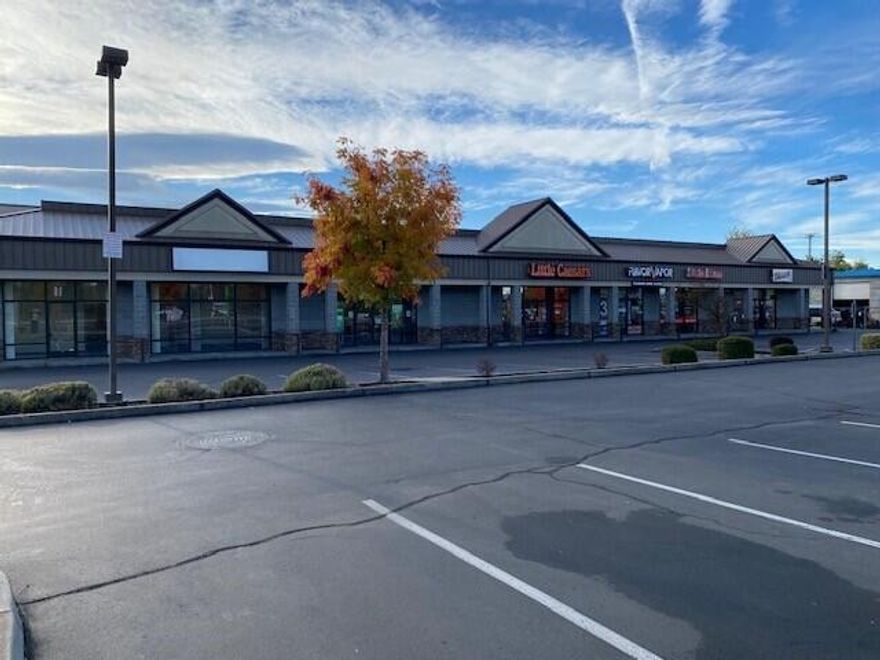 Location, location, location! You don't want to miss this fantastic commercial building. This busy retail center offers excellent location and parking for customers/clients. Conveniently located in between Eagle Point and White City. Only a short drive to Medford and Interstate 5.