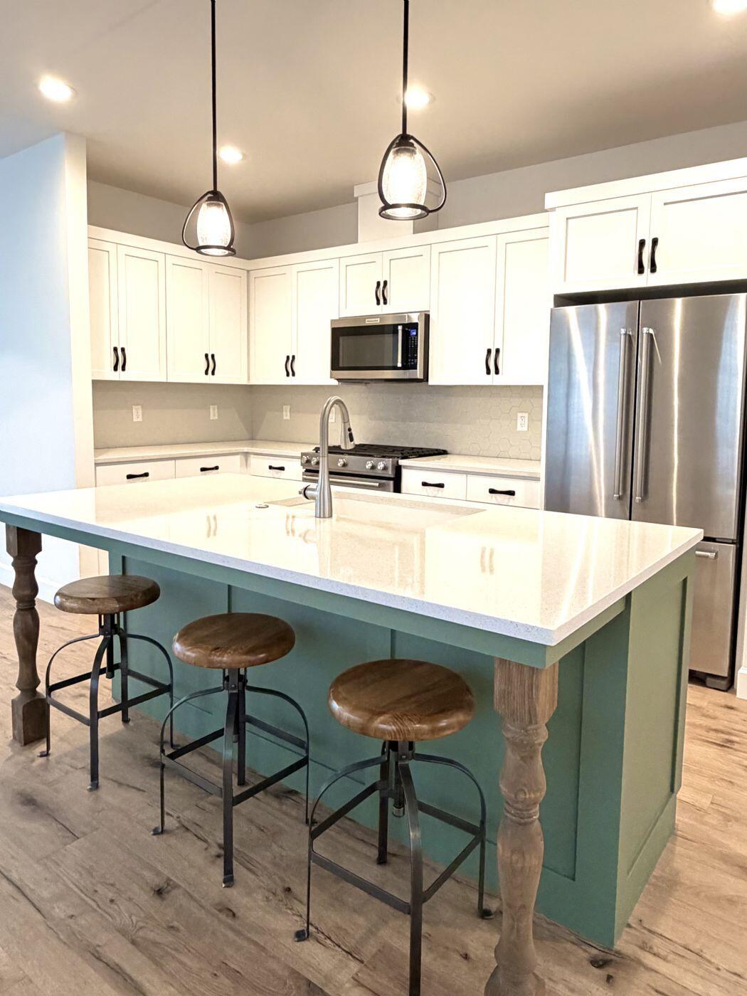 1005 E Horse Back Trail