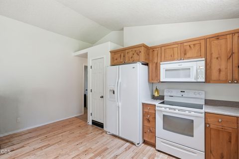 Tiny photo for 19184 Baker Road, Bend, OR 97702 (MLS # 220224153)