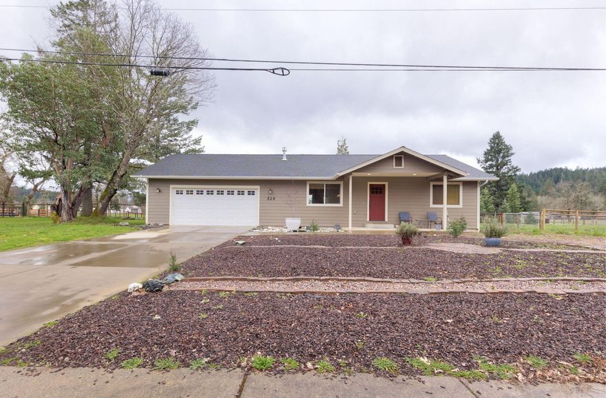Welcome home to Illinois River Estates! Built in 2019, this home features 3 bedrooms, 2 baths, 1670 square feet on a large .89 of an acre lot. Open great room concept with luxury plank wood flooring, kitchen with granite countertops, plenty of cabinetry and eating bar, split floor plan, vaulted living room with gas fireplace, interior laundry room and spacious master suite with walk in closet. Enjoy the fenced backyard for entertaining, gardening or just watching the sunsets. Attached 2 car garage, low maintenance yard and close to city services and tourist attractions. Community amenities include path access to the pristine Illinois River and Fork State Park. Low yearly HOA fee. Buyers take advantage of 1% Closing Cost incentive through Guardian Mortgage, a division of Sunflower Bank.  Call listing agent for details.