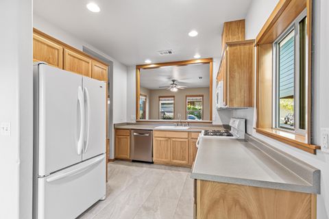 Tiny photo for 5 Logan Way, Talent, OR 97540 (MLS # 220217400)