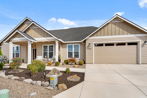 Photo of 3169 Monaco Court, Medford, OR 97504 (MLS # 220229185)