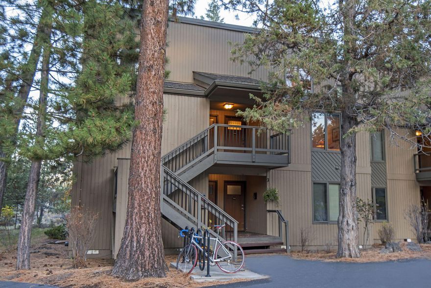 Mt Bachelor Village provides unparalleled access to the natural beauty and recreational activities that Bend has to offer. Close to the Deschutes River, Old Mill, Amphitheater, OSU Cascades and on the road to Mt Bachelor. Make this your vacation home, primary residence or use as a well desired vacation rental. The resort environment includes heated pool, hot tubs, tennis courts, park, Fireside room and access to the Deschutes River Trail. this wonderful Ski House condo is ready for new owners!