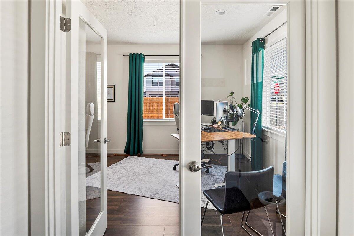 1592 NW Varnish Place