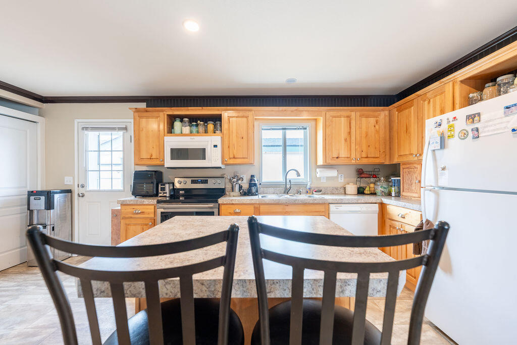 2456 SW Mariposa Loop