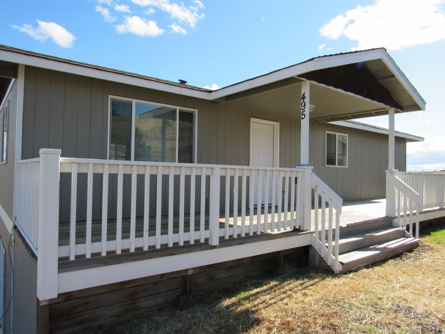 Nice clean 3 bedroom 2 bath home located on over 6 acres. While the homes living space is all on a single level, it also has a bonus room literally the same size as the
house. This space could be a glorious craft room, a work shop, a kids play space, or maybe a home movie theatre. This property is definitely worth a look.
(Seller is a licensed real estate agent in the state of Oregon)