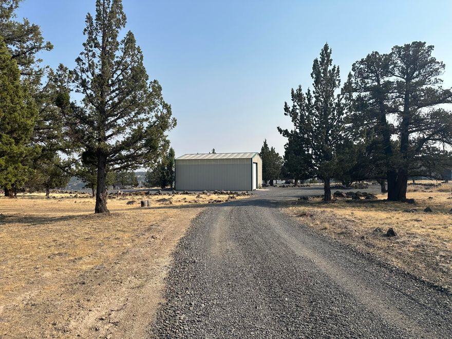 This buildable 5.9 acre off grid property has a shop, outhouse, and fifth wheel trailer all ready for camping. Located on the rim with beautiful views in the Three Rivers Recreation  gated community.