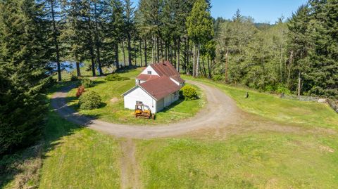 Tiny photo for 94010 N Way Lane, North Bend, OR 97459 (MLS # 220215462)