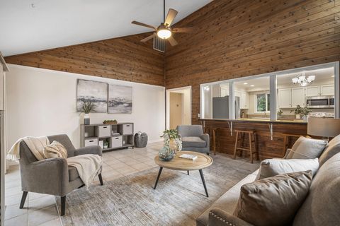 Tiny photo for 60781 Country Club Drive, Bend, OR 97702 (MLS # 220212012)