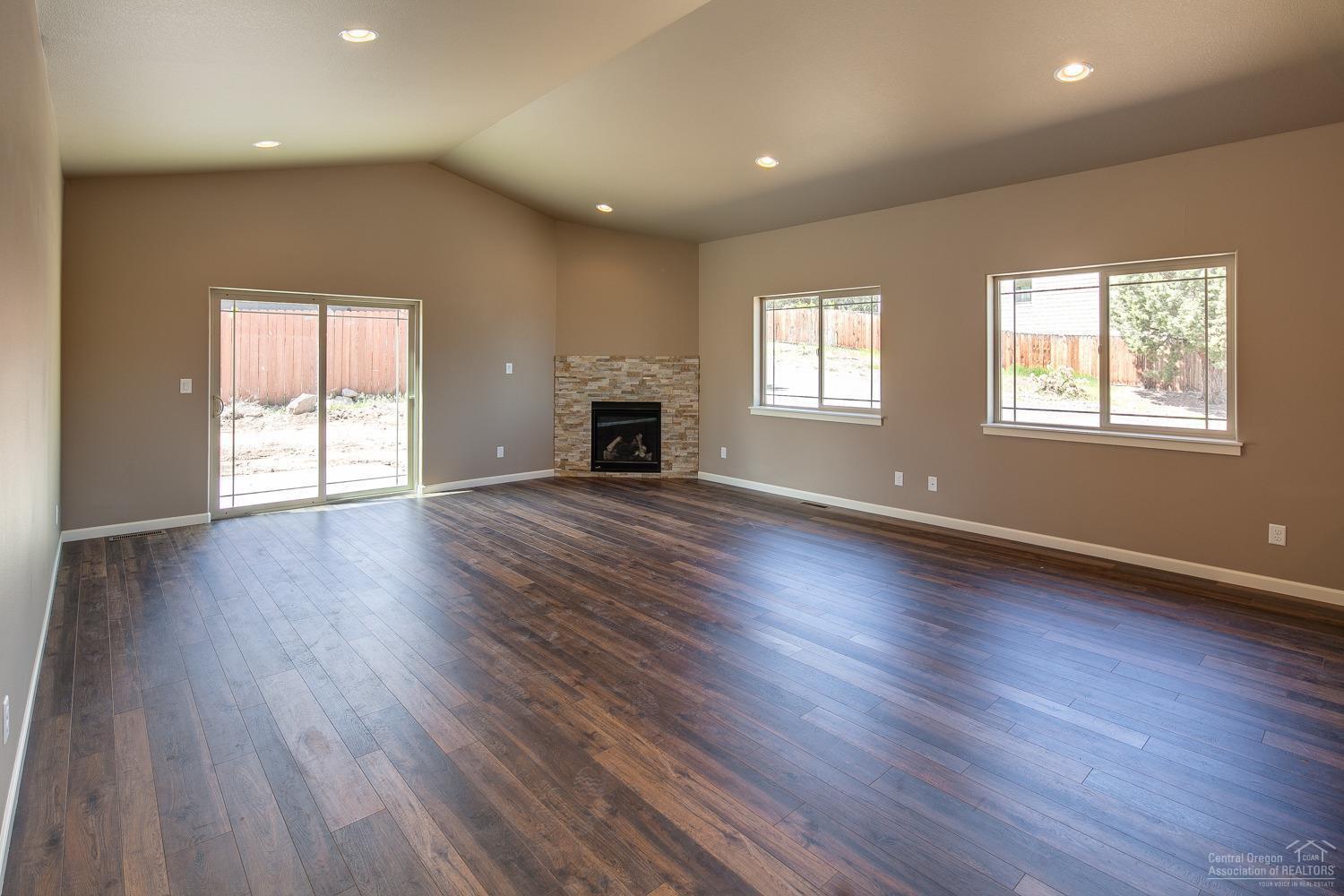 Kian Canyon - Residential