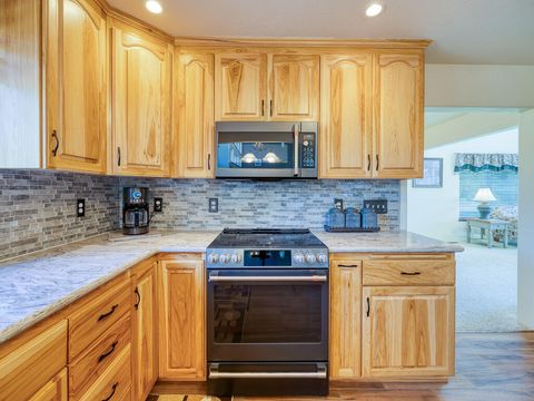 Tiny photo for 9015 Arant Road, Klamath Falls, OR 97603 (MLS # 220220116)