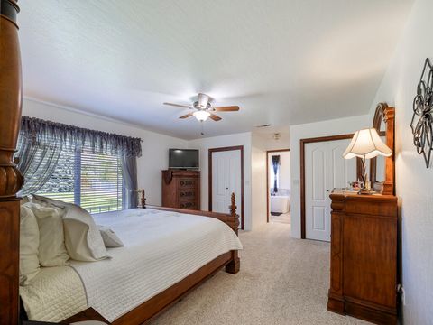 Tiny photo for 9015 Arant Road, Klamath Falls, OR 97603 (MLS # 220220116)