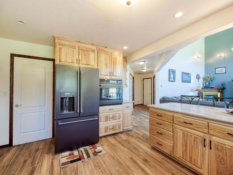 Tiny photo for 9015 Arant Road, Klamath Falls, OR 97603 (MLS # 220220116)