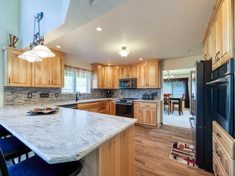 Tiny photo for 9015 Arant Road, Klamath Falls, OR 97603 (MLS # 220220116)