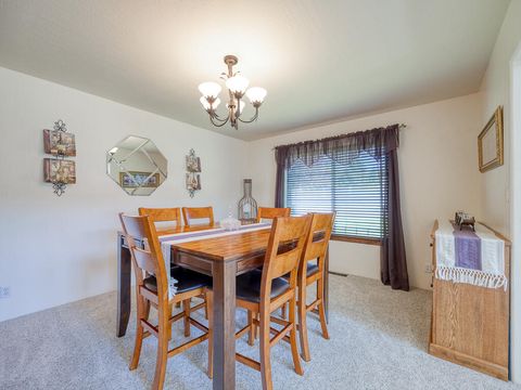 Tiny photo for 9015 Arant Road, Klamath Falls, OR 97603 (MLS # 220220116)
