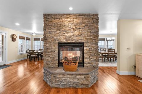 Tiny photo for 6015 Dark Hollow Road, Medford, OR 97501 (MLS # 220212915)