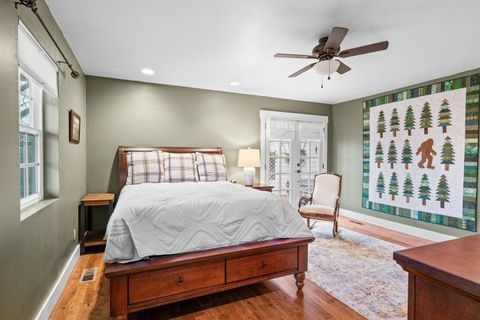 Tiny photo for 6015 Dark Hollow Road, Medford, OR 97501 (MLS # 220212915)