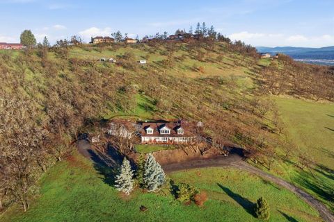 Tiny photo for 6015 Dark Hollow Road, Medford, OR 97501 (MLS # 220212915)