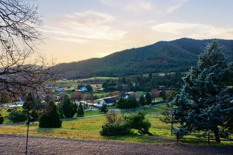 Tiny photo for 6015 Dark Hollow Road, Medford, OR 97501 (MLS # 220212915)