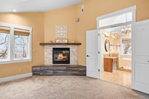 Tiny photo for 6015 Dark Hollow Road, Medford, OR 97501 (MLS # 220212915)