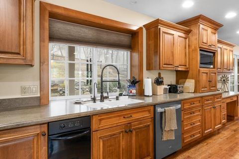 Tiny photo for 6015 Dark Hollow Road, Medford, OR 97501 (MLS # 220212915)