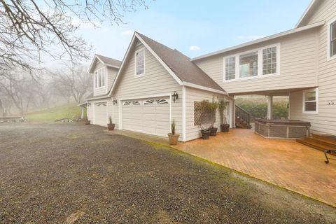 Tiny photo for 6015 Dark Hollow Road, Medford, OR 97501 (MLS # 220212915)