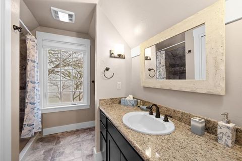 Tiny photo for 6015 Dark Hollow Road, Medford, OR 97501 (MLS # 220212915)